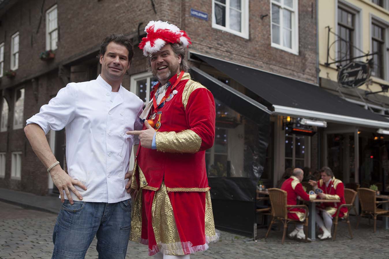 Toine van Stiphout maakte voor DansMari Rob de Choleste-rol mee doof ei en saus van Spanjolenworst...